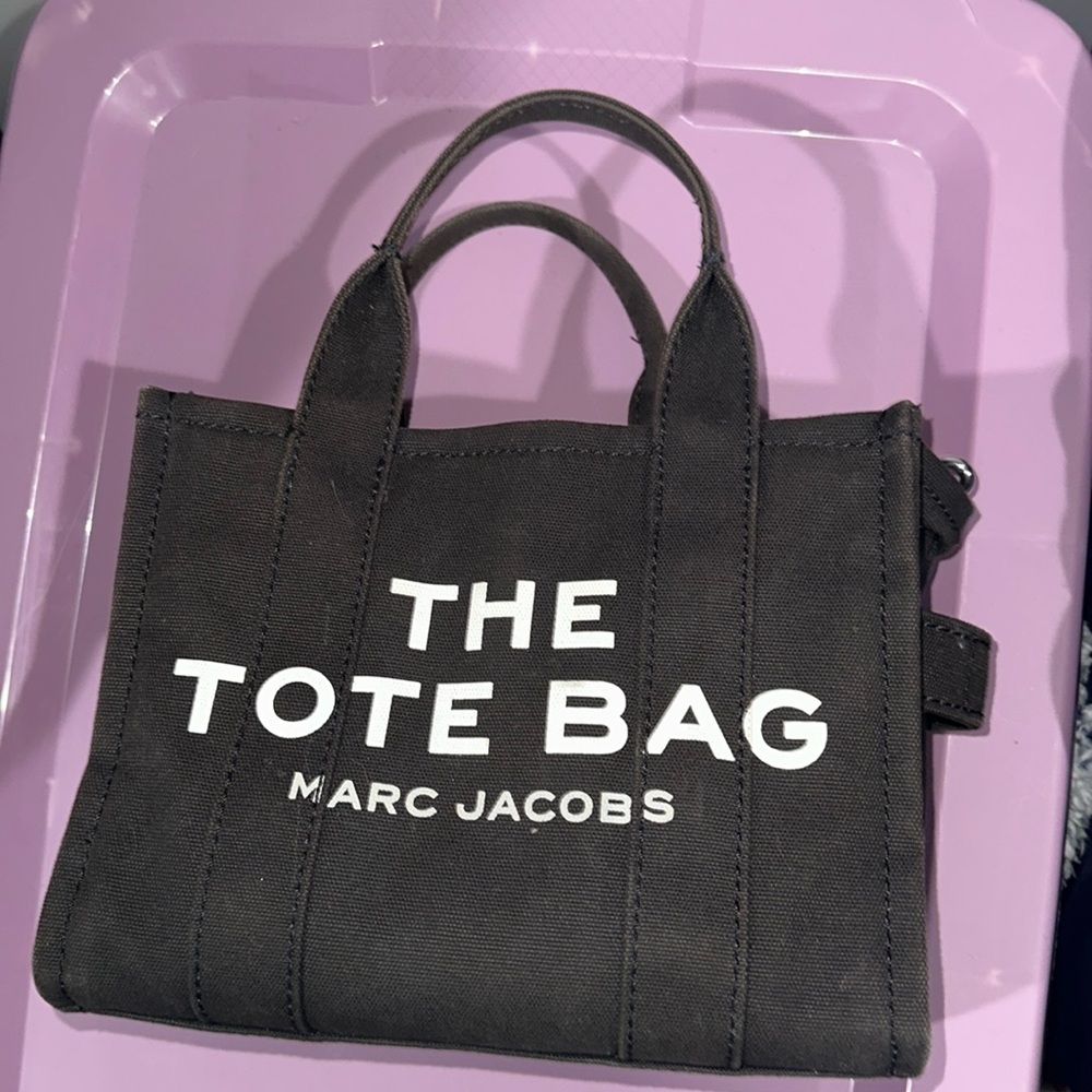 MARC JACOBS THE TOTE BAG